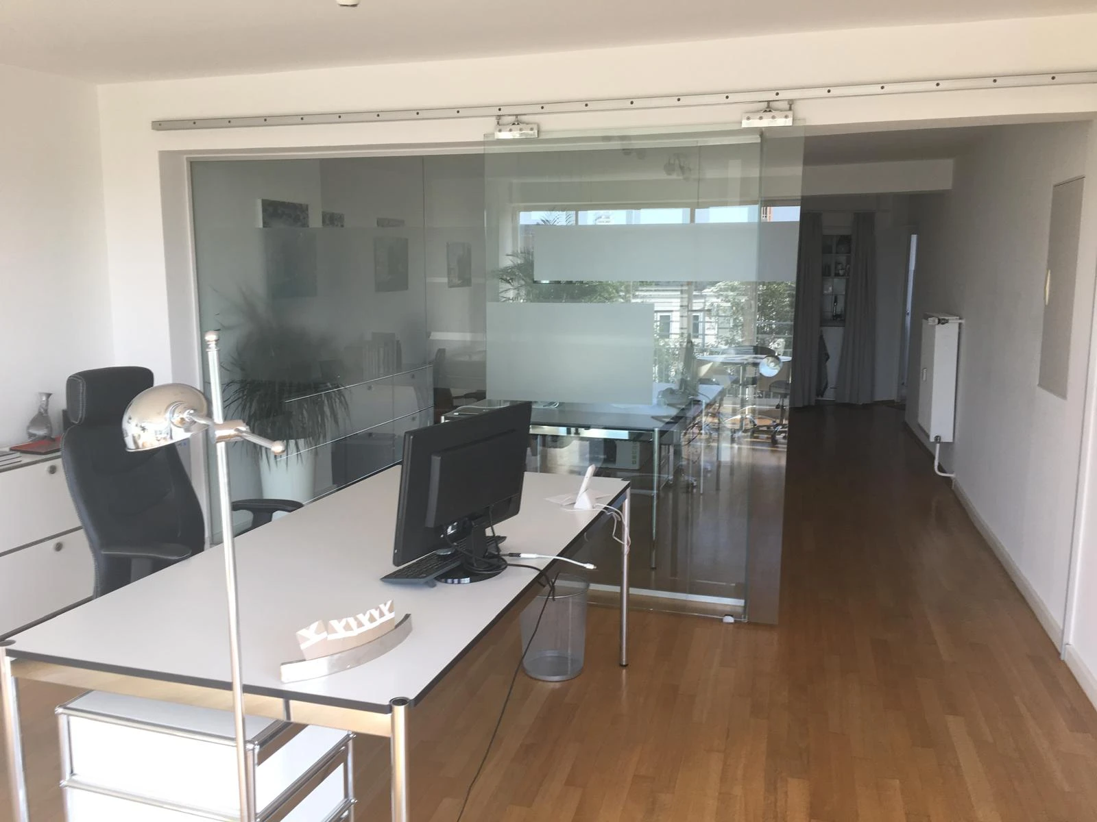 Das Büro der Neunundvierzig zu unserem ersten Arbeitstag am 4. Oktober 2017 Das Büro der Neunundvierzig zu unserem ersten Arbeitstag am 4. Oktober 2017